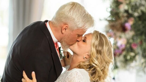 Seiskan toimittaja lateli suorat sanat Ensitreffit alttarilla -pariskunnista: ”Suorastaan loukkaus osallistujia kohtaan!” Lari ja Niina