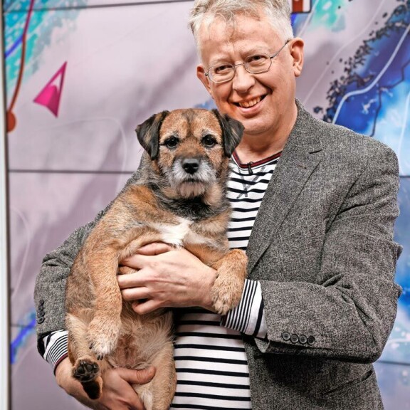 Pekka ja Sini ulkoilevat syksyisin enemmän kuin muina vuodenaikoina. – Kesällä on yleensä liian lämmintä ja itikat kiusaavat. Pekka ja Sini ulkoilevat syksyisin enemmän kuin muina vuodenaikoina. – Kesällä on yleensä liian lämmintä ja itikat kiusaavat.