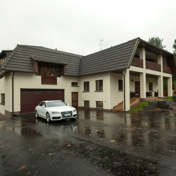 Tällainen on Henry Aflechtin myymä hulppea vuokrakoti. Tällainen on Henry Aflechtin myymä hulppea vuokrakoti.