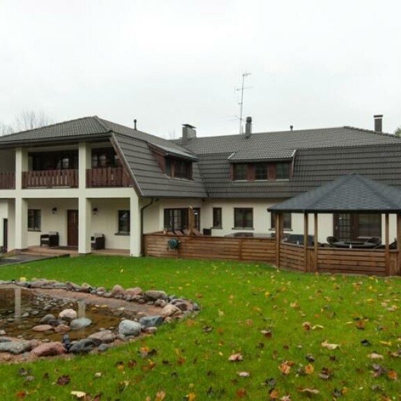 Villa Grande on ollut suosittu juhlapaikka pienille ja isoille seurueille. Villa Grande on ollut suosittu juhlapaikka pienille ja isoille seurueille.