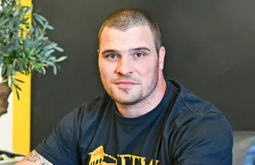Räppäri Tuomas Kauhanen viettää poikkeuksellisella tavalla synttäreitään - "En uskonut eläväni kolmekybäseksi"