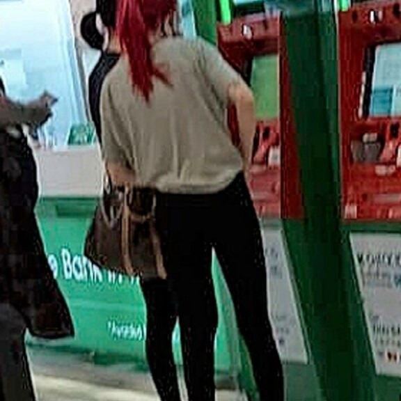 Sanni ja Shirly Karvinen käänsivät katseita Bangkokin lentoasemalla – ex-missin jättikokoinen ökylaukku herätti huomiota Shirly Karvinen ja Sanni