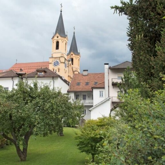 Raimo Helminen muutti maanpäälliseen paratiisiin – asuu alppimökissä käsittämättömän kauniissa maisemissa: ”Ei tämä mikään huono ole” Bruneck.