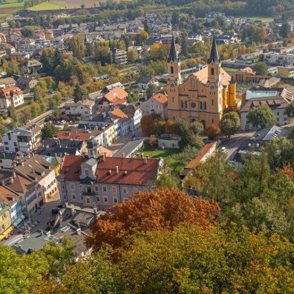 Raimo Helminen muutti maanpäälliseen paratiisiin – asuu alppimökissä käsittämättömän kauniissa maisemissa: ”Ei tämä mikään huono ole” Bruneck.