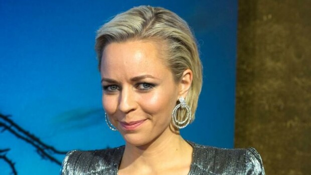 Huh hellettä! Paula Vesalan aurinkoinen uimapukukuva ihastuttaa - makoilee tyytyväisenä jahdin kannella Paula Vesala