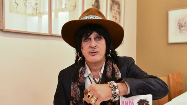 'Hakoteillä ja pahasti' - Ero ajoi Andy McCoyn syöksykierteeseen – ystävät huolestuivat Andy McCoy