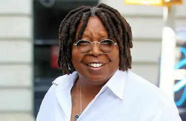 Oscar-näyttelijä Whoopi Goldberg möläytti televisiossa holokaustikommentin - joutui ulos ohjelmasta: "Ilmaisin itseni väärin"
