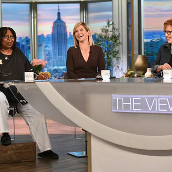 Whoopi on vuodesta 2007 ruotinut The View -ohjelmassa ajankohtaisia aiheita kolmen naisjuontajan kanssa. The View