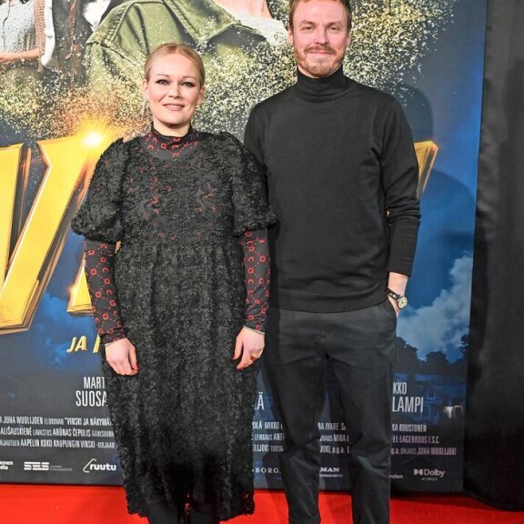 Anna on ollut yhdessä muusikko Jukka Immosen kanssa vuodesta 2015. Anna on ollut yhdessä muusikko Jukka Immosen kanssa vuodesta 2015.