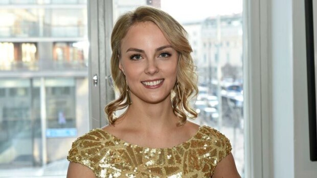 Salattu ökyelämä paljastui! Kiira Korpi elää miljonäärin kotirouvana – paparazzikuvat Seiskassa! Kiira Korpi