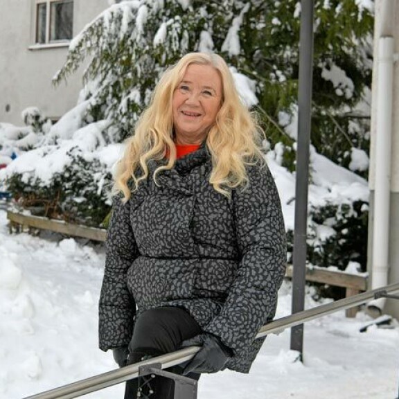 Täältä se kaikki lähti. 55 vuotta Dannyn sihteerinä työskennellyt Leila Salmelainen oli vasta 16-vuotias tutustuessaan Dannyyn. – Se tapahtui täällä Lauttasaaren yhteiskoulussa, jota siihen aikaan kävin. Vuosi oli 1964. Täältä se kaikki lähti. 55 vuotta Dannyn sihteerinä työskennellyt Leila Salmelainen oli vasta 16-vuotias tutustuessaan Dannyyn. – Se tapahtui täällä Lauttasaaren yhteiskoulussa, jota siihen aikaan kävin. Vuosi oli 1964.