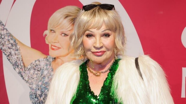 Koirat ja lapset ovat Hannele Laurin Akilleen kantapää – näyttelijä odottaa uutta tulokasta surun keskellä: ”Pennut eivät vielä ole syntyneet” Hannele Lauri