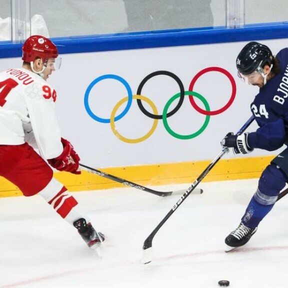 Leijonien nelosketjun aloituskeisari Hannes Björninen iski olympiafinaalissa tehot 1+1 ja upotti olympiakullan ratkaisseen maalin Venäjän olympiakomitean verkkoon. Hannes Björninen iski olympiafinaalissa tehot 1+1 ja upotti olympiakullan ratkaisseen maalin Venäjän olympiakomitean verkkoon.