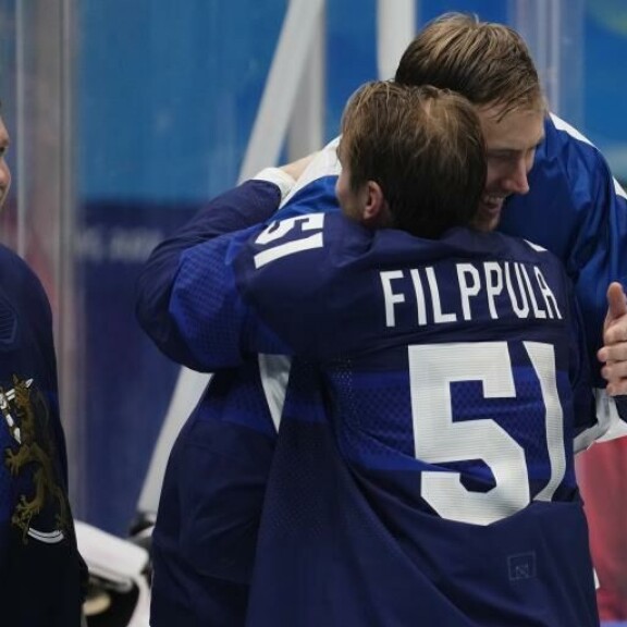 Leijonien kapteenistoon kuuluvat Valtteri Filppula ja Marko 'Mörkö' Anttila nähdään Helsinki-Vantaan lentoasemalla. Leijonien kapteenistoon kuuluvat Valtteri Filppula ja Marko 'Mörkö' Anttila nähdään Hki-Vantaan lentokentällä.