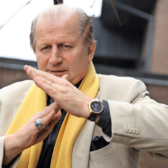 Aikalisä, veli! Laita kello soimaan, keitä tuoreet aamukaffet ja lyö geelit päähän. Siitä on hieno kiekkoaamu tehty, tietää Aurinkokuningas Suomen Turusta. Aikalisä, veli! Laita kello soimaan, keitä kaffet ja lyö geelit päähän. Siitä on hieno kiekkoaamu tehty, tietää Aurinkokuningas.