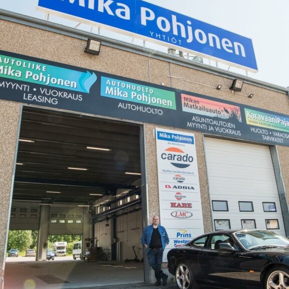 Mikan mukaan hänen autoliikkeessään jos missä Kuningaskotka teki nimenomaan oikeita töitä. – Meillä hän ei ollut minään maskottina hommissa. Mikan mukaan hänen autoliikkeessään jos missä Kuningaskotka teki nimenomaan oikeita töitä. Meillä hän ei ollut minään maskottina.