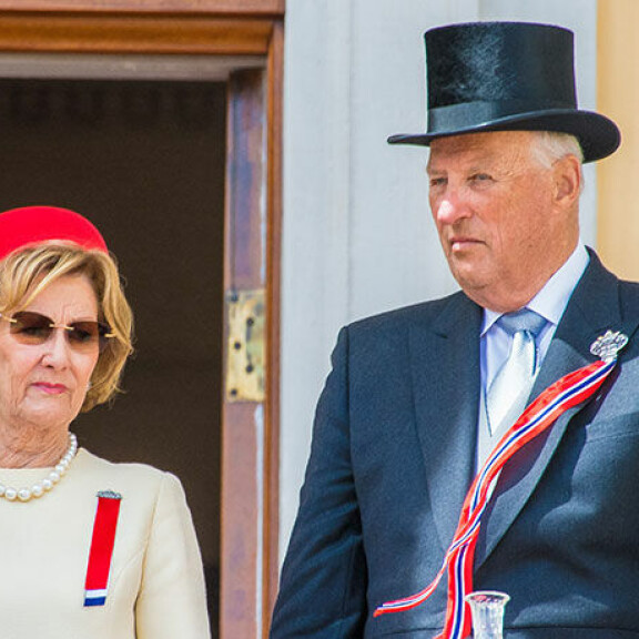 Norjan kuningaspari Harald ja Sonja keskeytti lomamatkansa - näin siniveriset reagoivat Ukrainan sotaan Norjan kuningaspari Harald ja Sonja
