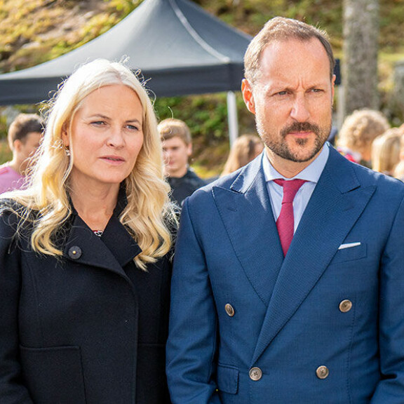 Norjan kuningaspari Harald ja Sonja keskeytti lomamatkansa - näin siniveriset reagoivat Ukrainan sotaan Norjan kruununprinssipari Haakon ja Mette-Marit