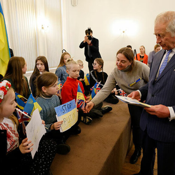 Norjan kuningaspari Harald ja Sonja keskeytti lomamatkansa - näin siniveriset reagoivat Ukrainan sotaan Prinssi Charles