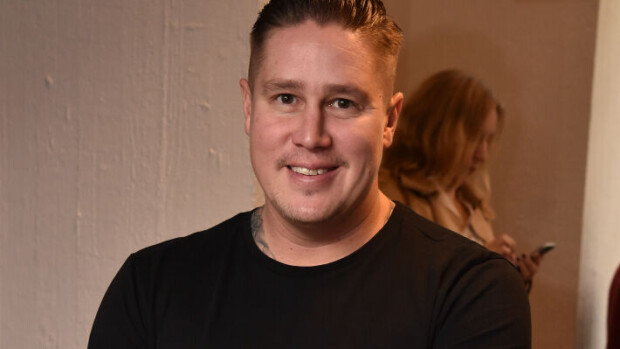 Huh, miten monta laukkua! Tomi Björck ei matkusta kevyesti Tomi Björck
