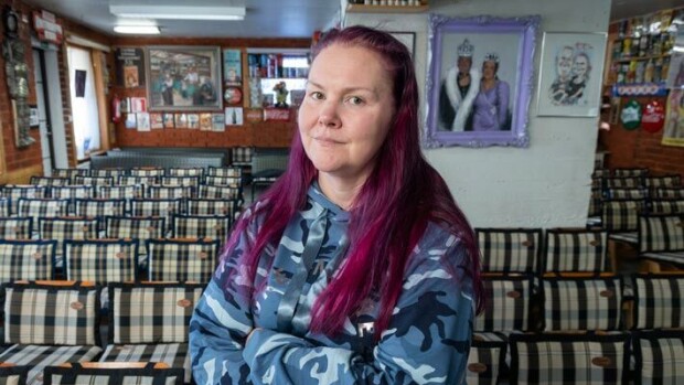 Oireeton Heli Palsanmäki syöpäshokistaan: Tuli kuin kutsumaton vieras, salaa ja varoittamatta Heli Palsanmäki