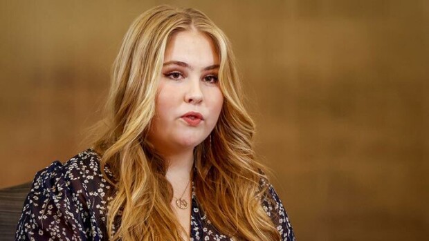 Hollannin kruununprinsessa Amalia lemmenlomaili – palasi Eurooppaan jalka kipsattuna Amalia