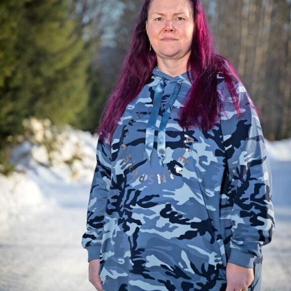Heli käy viiden viikon ajan kemosädehoidoissa Jyväskylän keskussairaalassa. Heli käy viiden viikon ajan kemosädehoidoissa Jyväskylän keskussairaalassa.