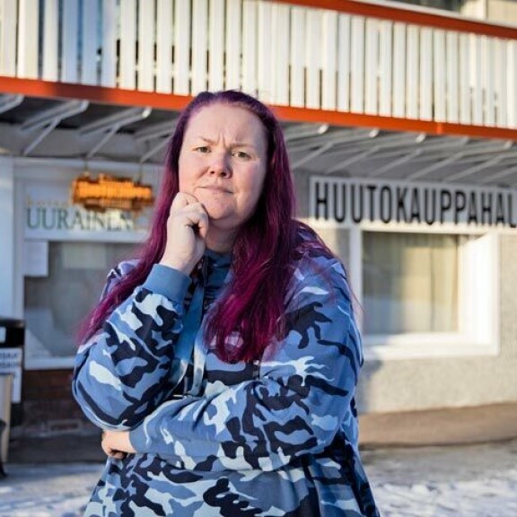 Heli Palsanmäki uskoo toipumiseensa, vaikka vakava syöpä onkin myllertänyt mielen. Heli Palsanmäki uskoo toipumiseensa, vaikka vakava syöpä onkin myllertänyt mielen.