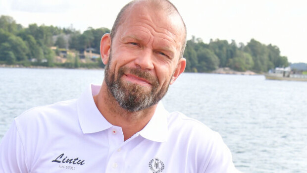 Uudet kuvat Jere Karalahdesta puhuttavat - nenänalus herättää huomiota: 'Sulla on jotain tossa' Jere Karalahti