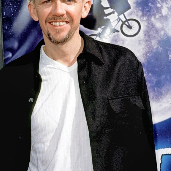 Drew Barrymore veti ensikännit 8-vuotiaana, Erika Eleniak kasvoi lapsimallista Playboy-pupuksi – näin E.T.-tähtien elämät menivät hittielokuvan jälkeen Robert MacNaughton