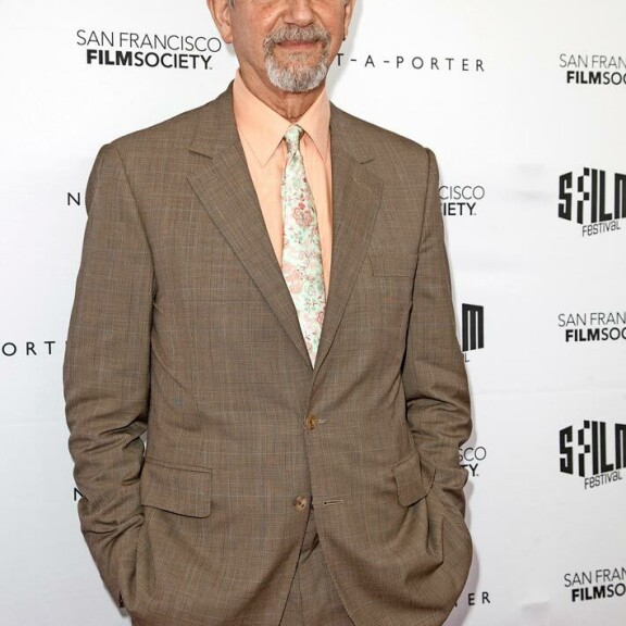 Drew Barrymore veti ensikännit 8-vuotiaana, Erika Eleniak kasvoi lapsimallista Playboy-pupuksi – näin E.T.-tähtien elämät menivät hittielokuvan jälkeen Peter Coyote