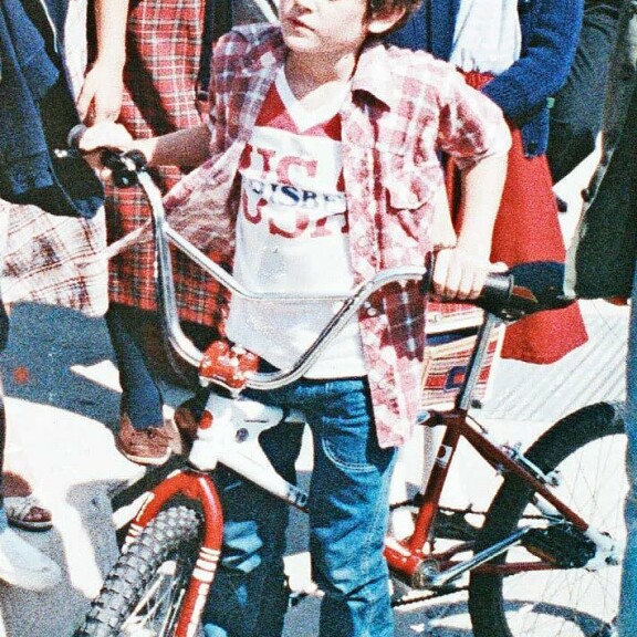 Drew Barrymore veti ensikännit 8-vuotiaana, Erika Eleniak kasvoi lapsimallista Playboy-pupuksi – näin E.T.-tähtien elämät menivät hittielokuvan jälkeen Erika Eleniak