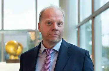 Näyttelijä Ville Myllyrinne hienosta kellostaan: ”Sillä yritetään varmaankin kompensoida jotakin” 