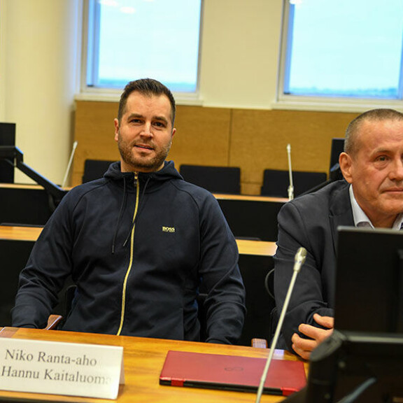 Nikolta irtosi hymy.; niko ranta-aho