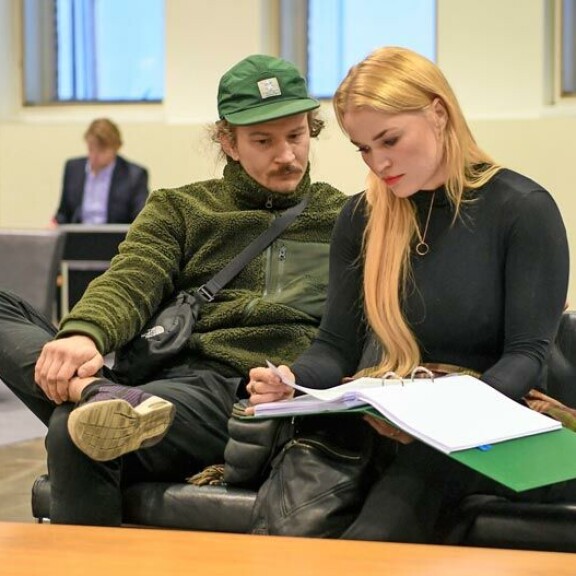 Iidan uusi kulta muistuttaa enemmän hippiä kuin taistelijaa, mutta ulkonäkö hämää. Jamba on armoton lyömäkone ja painija. Iidan uusi kulta muistuttaa enemmän hippiä kuin taistelijaa, mutta ulkonäkö hämää. Jamba on armoton lyömäkone ja painija.