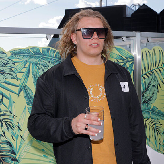 Thor ei säästynyt kuvauksissa vammoilta. Eotb-Thor