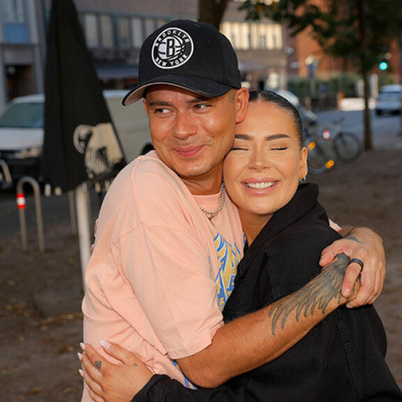 Niko Saarinen ja Jenna Mäkikyrö lopettivat juuri supersuosituin Nikotellen-podcastinsa. Nikolla on kuitenkin edelleen kaksi eri podcastia. N