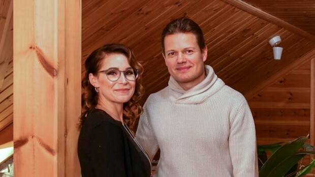 Erohuhuissa vellova Sami Kapanen säikähti Seiskan yhteydenottoa – Satu-vaimo lomailee ex-miehensä kanssa Sami ja Satu Kapanen