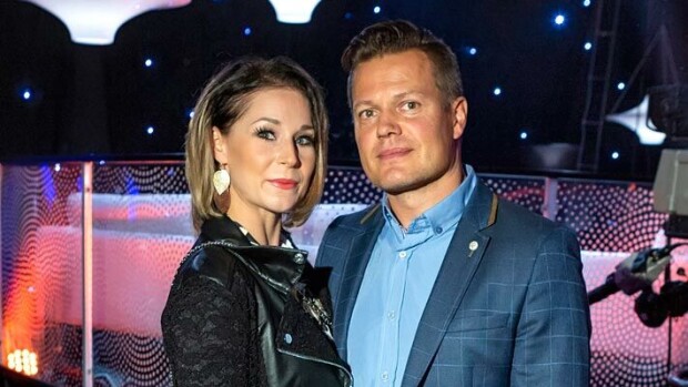 Sami Kapasen Satu-vaimon somekäytös ihmetyttää: Huhut aviokriisistä kiihtyvät Sami ja Satu Kapanen