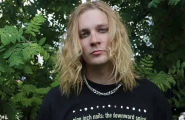 Huh! Missi Riikka Uusitaloon yhdistetty rokkari Joel Hokka vilauttaa nänniä: "Lopeta"