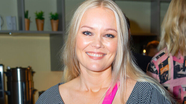 Anna Puu julkaisi eteerisen sänkykuvan - 'Hetken kuvittelin...' Anna Puu