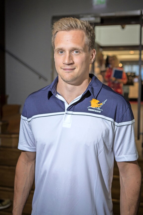 Lauri ripusti hokkarit naulaan keväällä 2023.