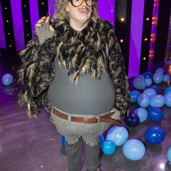 Antti Tuomaksen Yölintu hävisi täpärästi Putouksen 12. kauden sketsihahmokisassa Mikko Töyssyn esittämälle virolaiselle sijoitusneuvoja Urmas Viilunkille. Putous
