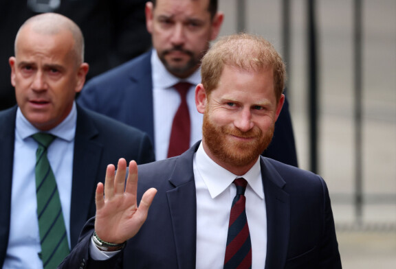 Prinssi Harry haluaisi väitetysti ottaa käyttöön äitinsä sukunimen Spencer.