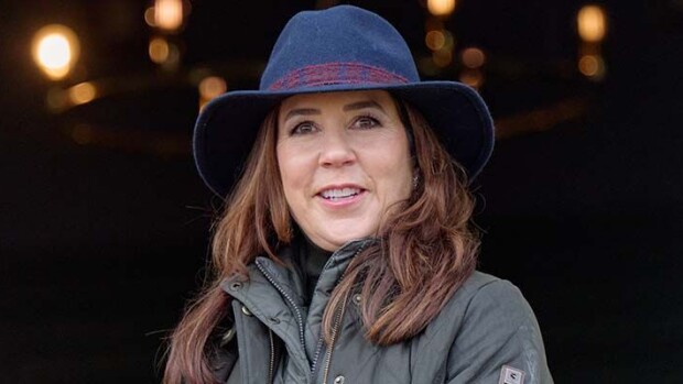 Kruununprinsessa Mary harvinaisella videolla! Kuninkaalliset koirat saivat hemmottelua kruununprinsessa Mary