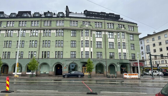 Jasmin ja Markuksen lemmenpesä komeilee Helsingin sydämessä. Jasmin ja Markuksen lemmenpesä komeilee Helsingin sydämessä.