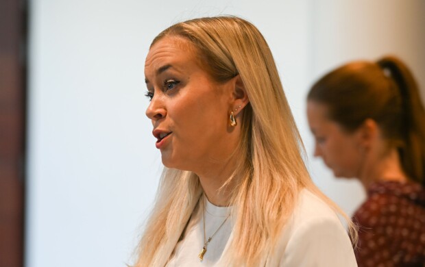 Upea tyyli! Tältä Sofia Virta näytti käräjäoikeudessa