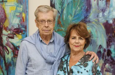 Vau, mikä kuhertelukuva! Pirkko Mannola, 86, ja Göran Stubb, 90, herkistelivät terassibileissä