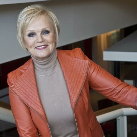 Tohmajärveltä kotoisin oleva Katri Helena on tehnyt lähes 60-vuotisen laulajauran. Laulaja kuvattuna vuonna 2011. Katri Helena kuvattuna vuonna 2011.