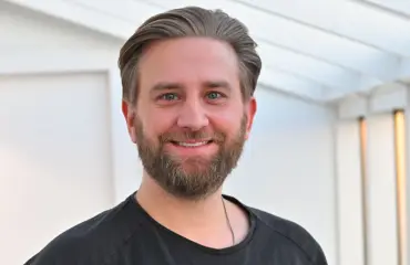 Tältä näyttää Joel Harkimon 20-vuotias pikkuveli